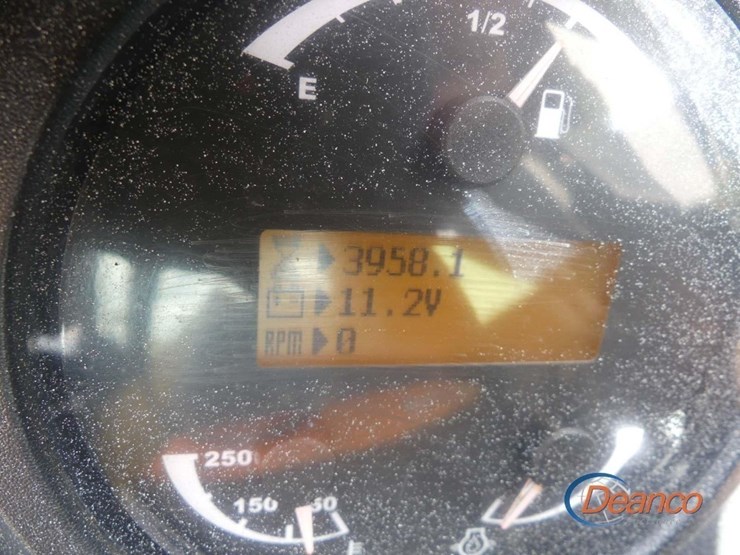 2015-caterpillar-tl943c-image-12