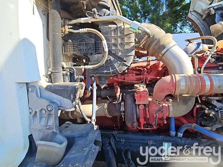 2023-kenworth-t880-image-17