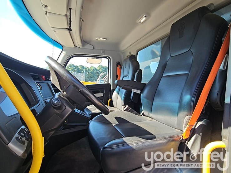 2023-kenworth-t880-image-41