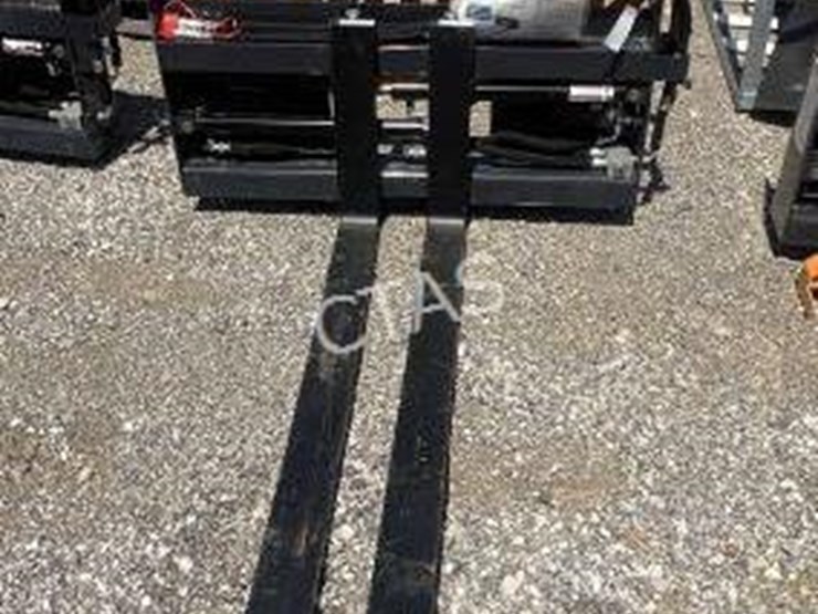 #30-•-wolverine-hydraulic-adjustable-skid-steer-forks-image-3