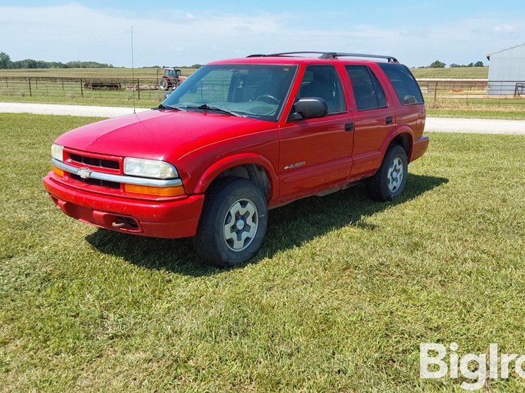 2003-chevrolet-blazer-image-1