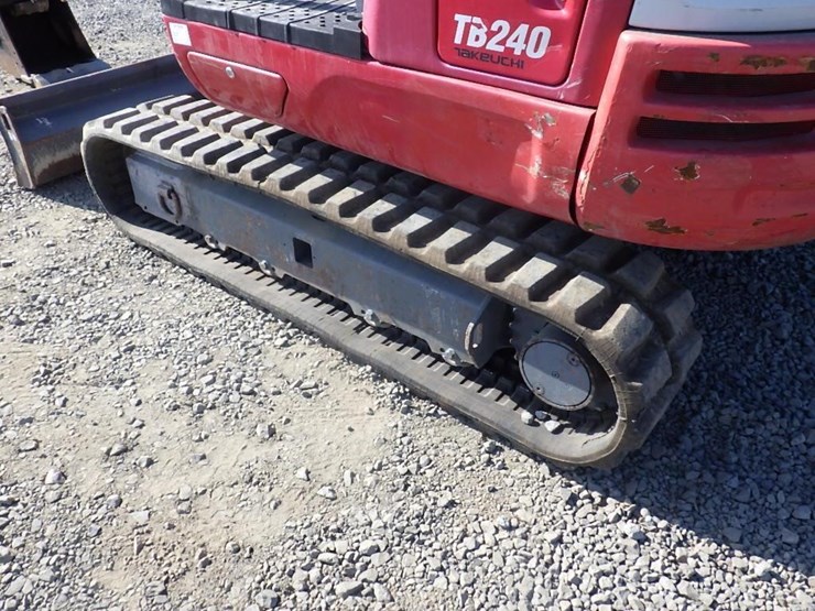 takeuchi-tb240-image-35