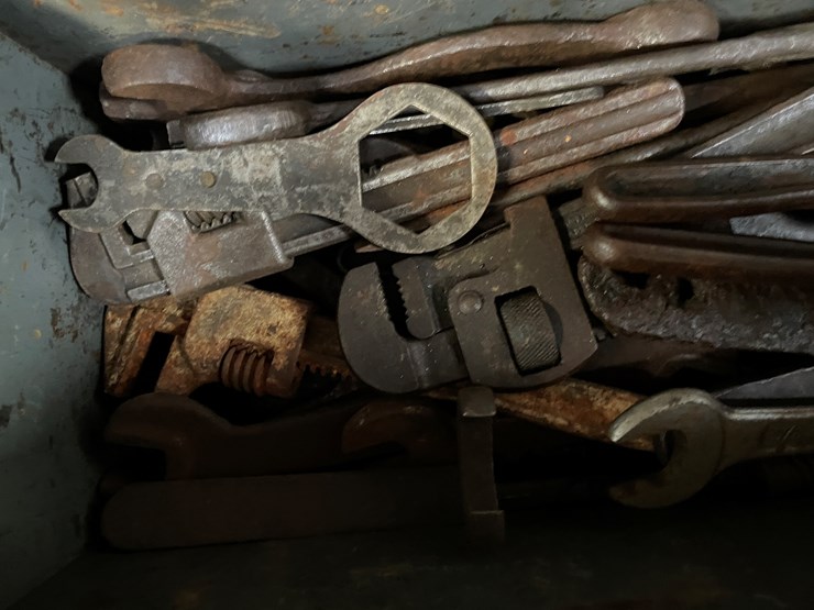 #8411-•-vintage-hand-tools-in-hard-case-image-5