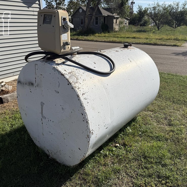 500 GALLON FUEL TANK