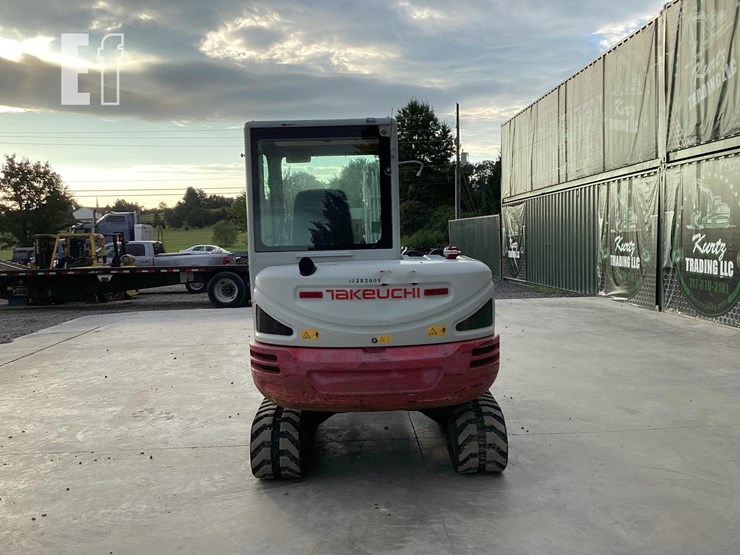 2018-takeuchi-tb240-image-3