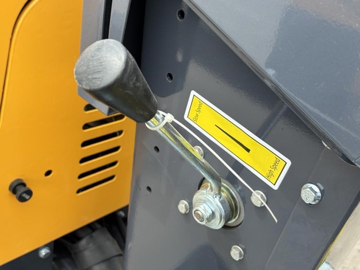2025-sdlool-sl1000-vibratory-tandem-roller-image-11