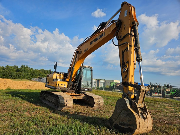 #21999-•-2020-hyundai-hx220lc-excavator-image-1