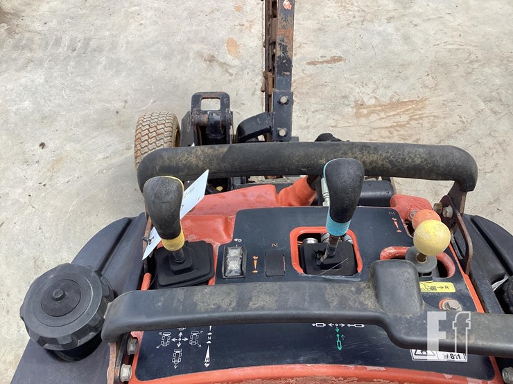 2009-ditch-witch-r300-image-12