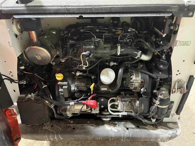 2020-bobcat-t740-image-16
