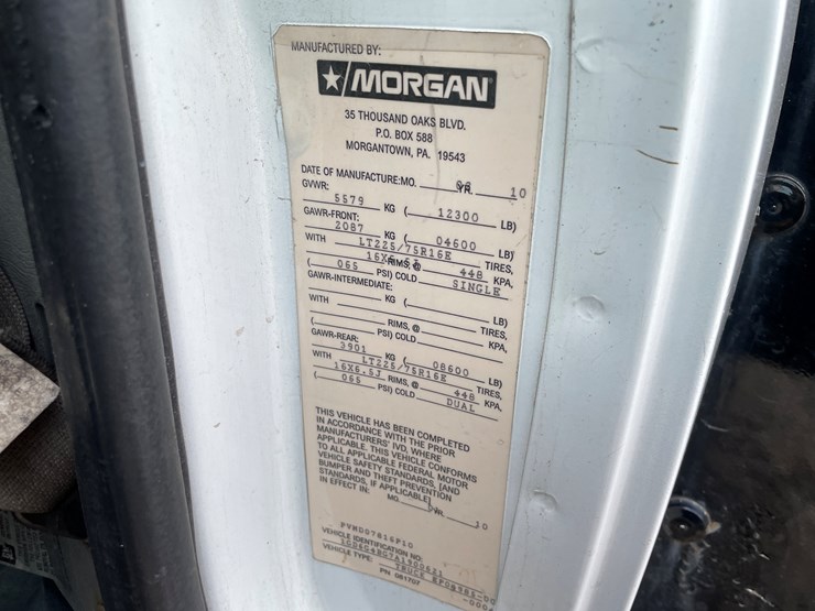 #9857-•-2010-gmc-box-truck-(has-wi-title)-image-35