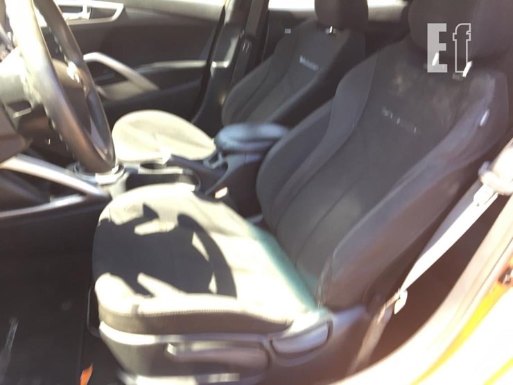 2016-hyundai-veloster-image-8