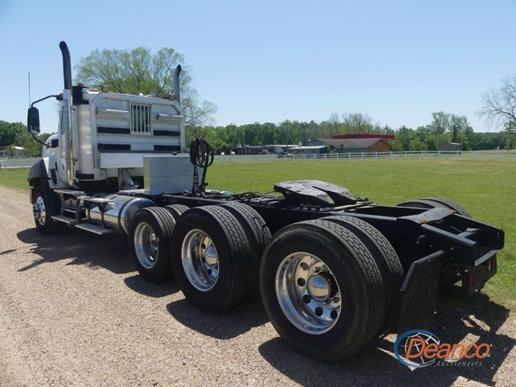 2014-caterpillar-ct660l-image-3