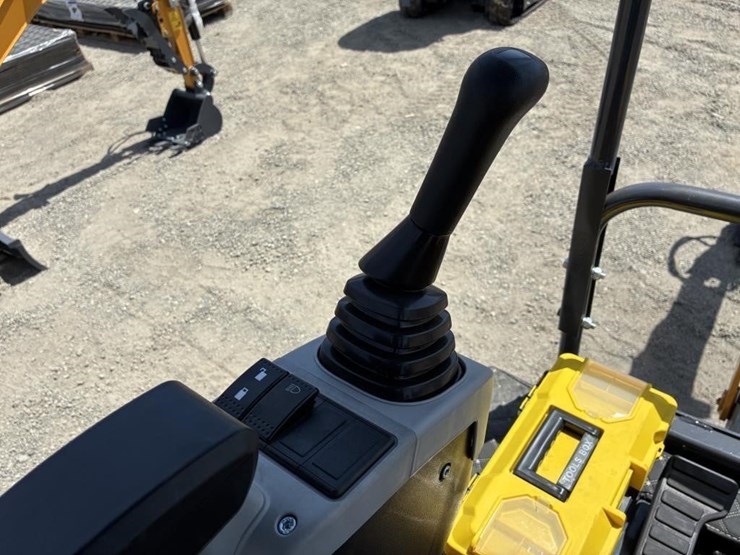 2025-sdlanch-sdle20-hydraulic-excavator-image-18