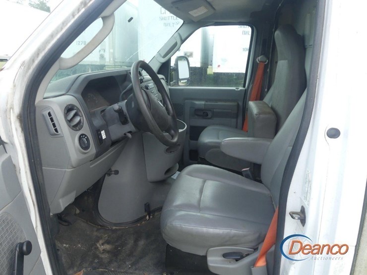 2004-ford-e350-image-6