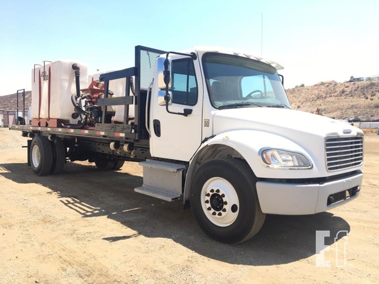 2017-freightliner-business-class-m2-106-image-2