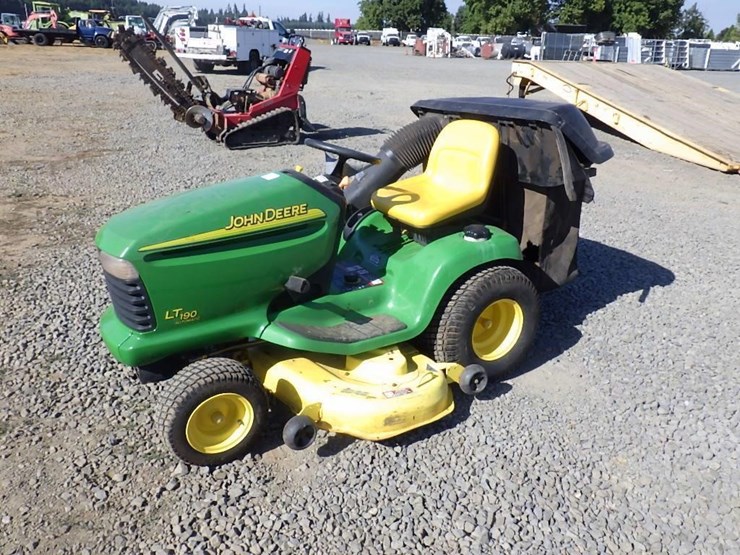 john-deere-lt190-image-1