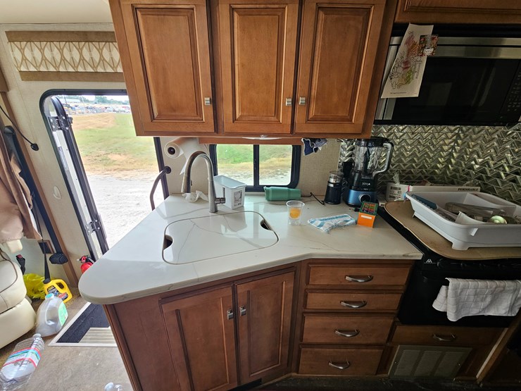 #21543-•-2014-ford-f53-motorhome-image-57