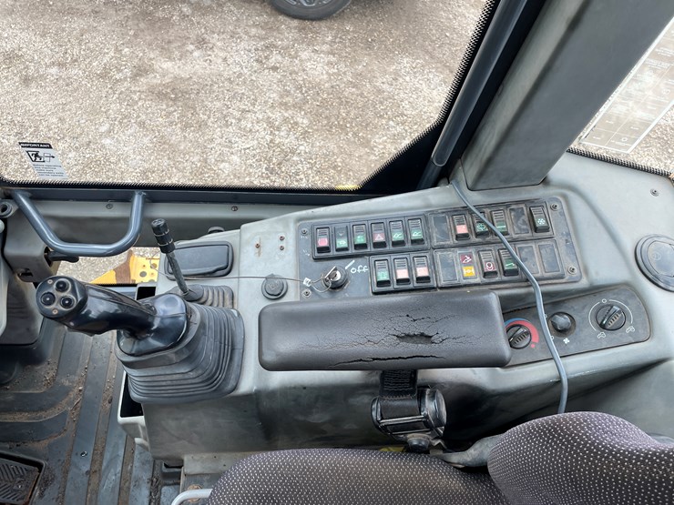 deere-304j-image-32