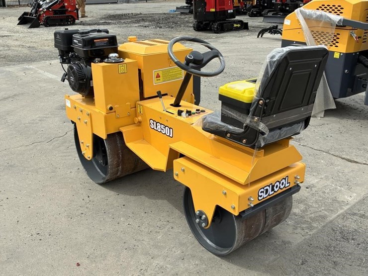 2025-sdlool-sl850-vibratory-tandem-roller-image-4