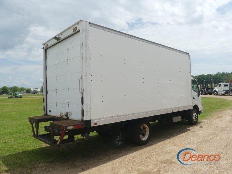 2019-hino-195-image-2