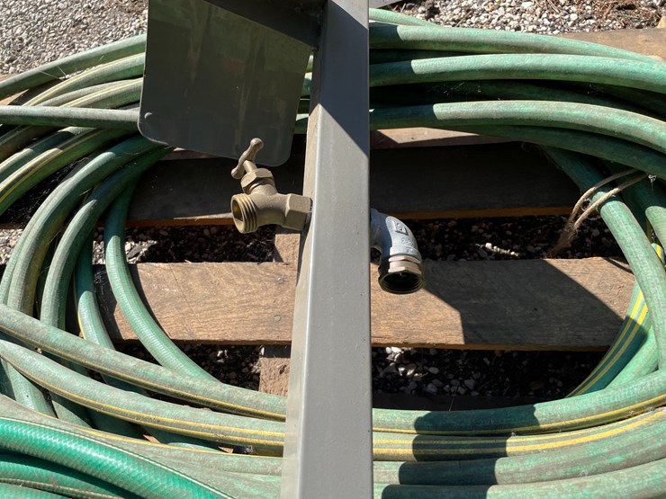 #1671-•-pallet-of-garden-hoses-image-3