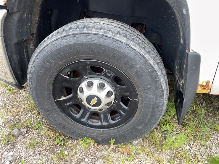 2011-chevrolet-2500-image-8