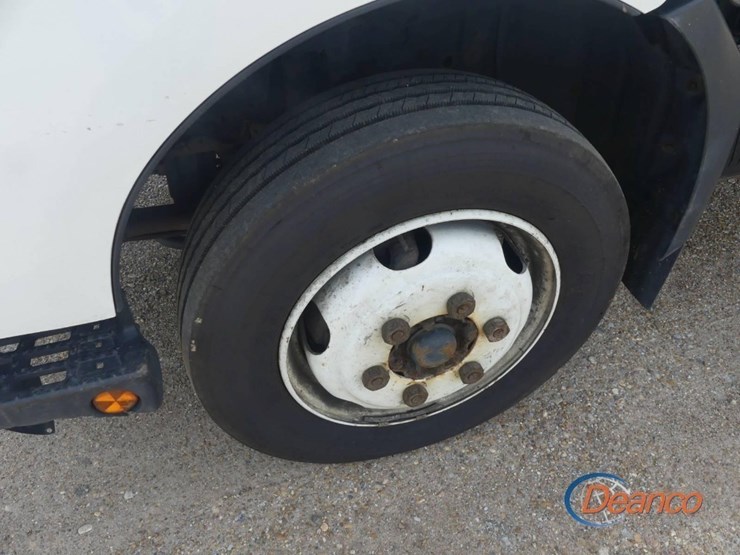 2019-hino-195-image-9