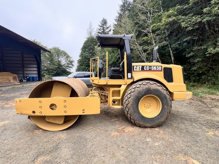 2000-caterpillar-cs-563d-image-2