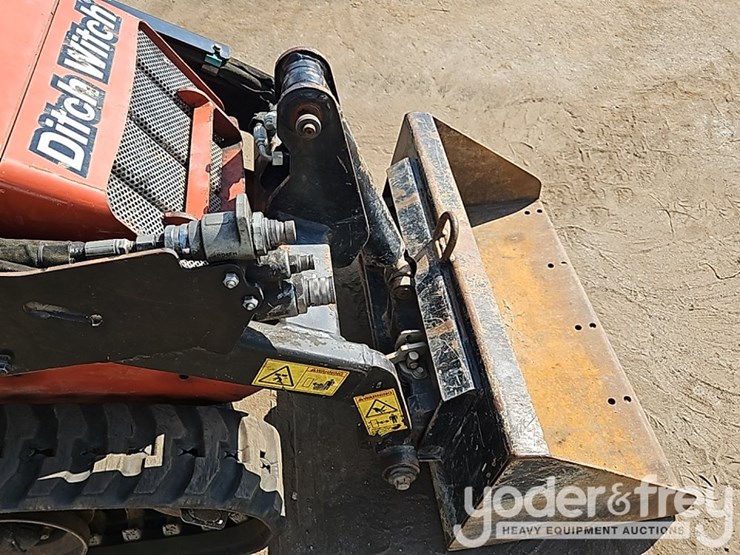 2017-ditch-witch-sk650-image-12