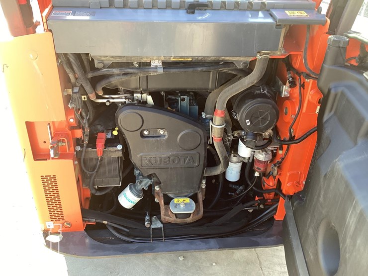 2018-kubota-ssv65-image-12