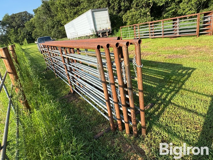 freestanding-panels-w/gate-image-5