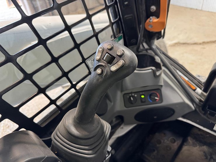 2022-bobcat-s740-image-21