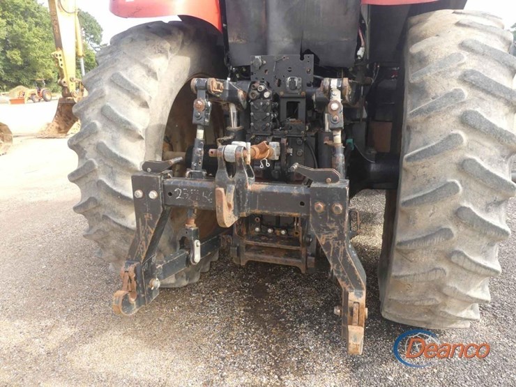 case-ih-magnum-235-image-3