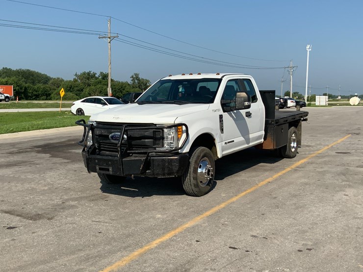 2017-ford-f350-xl-image-2