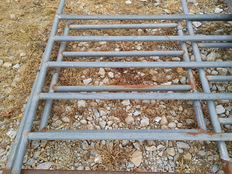 #21589-•-7--galvanized-corral-panels-image-14