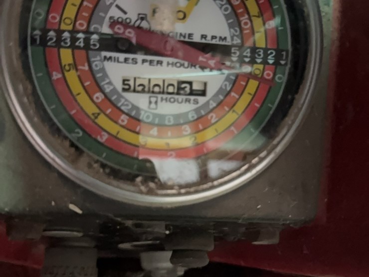 international-666-farmall-wide-front-tractor-w/-rockbox,-5,300-hrs-on-tach,-15.5-38-rears-image-5