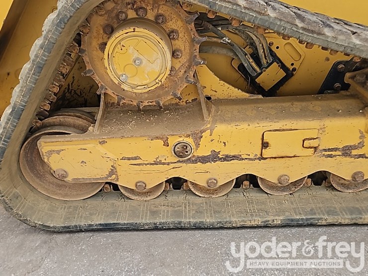 2020-caterpillar-299d3-image-9