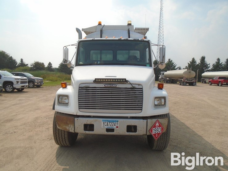 2002-freightliner-fl80-image-2