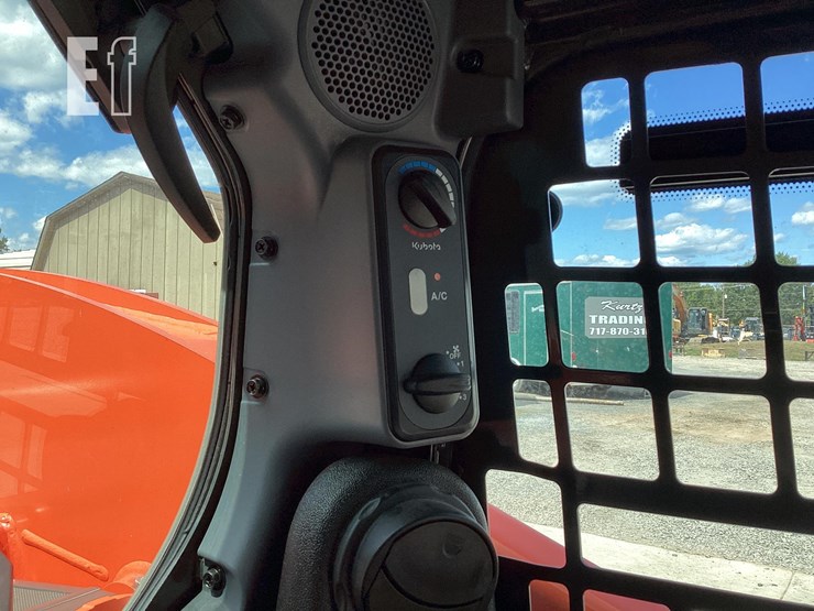 2023-kubota-ssv75-image-19