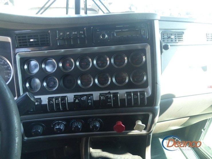 2012-kenworth-t800-image-18