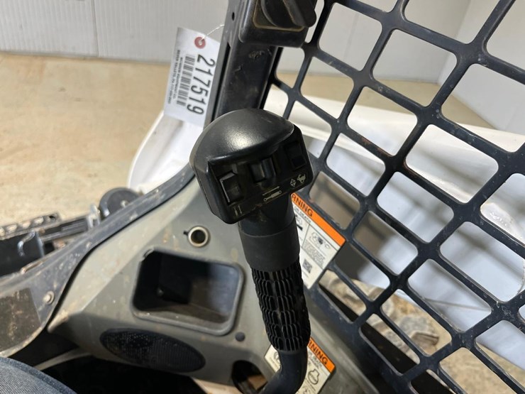 2022-bobcat-s740-image-27