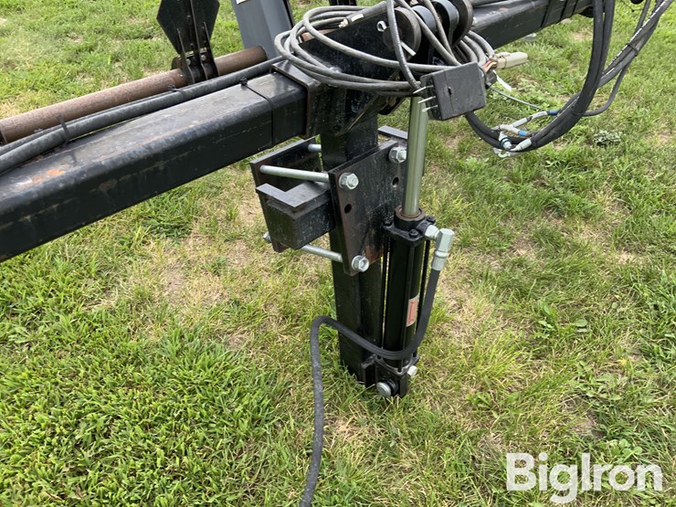 2019-john-deere-16-image-15