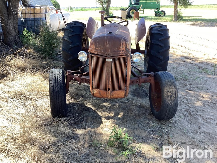 ford-tractor-image-2