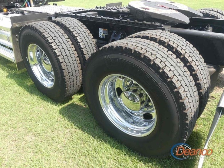 2024-kenworth-w900l-image-4