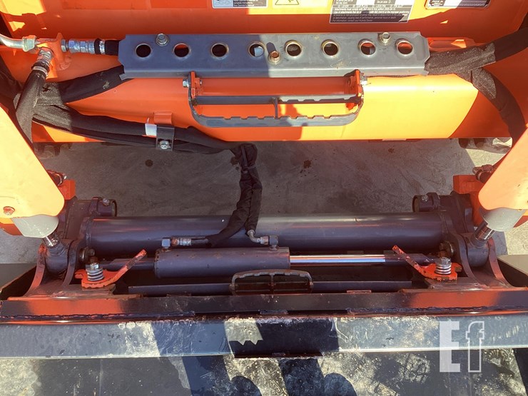 2018-kubota-ssv65-image-11