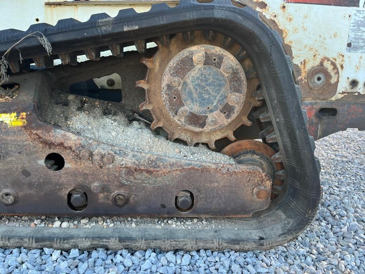 2012-bobcat-t870-image-14