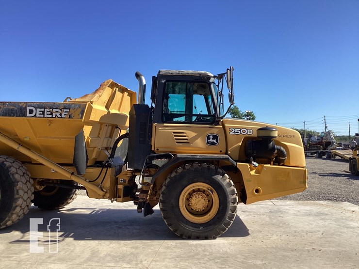 2015-deere-250d-ii-image-6
