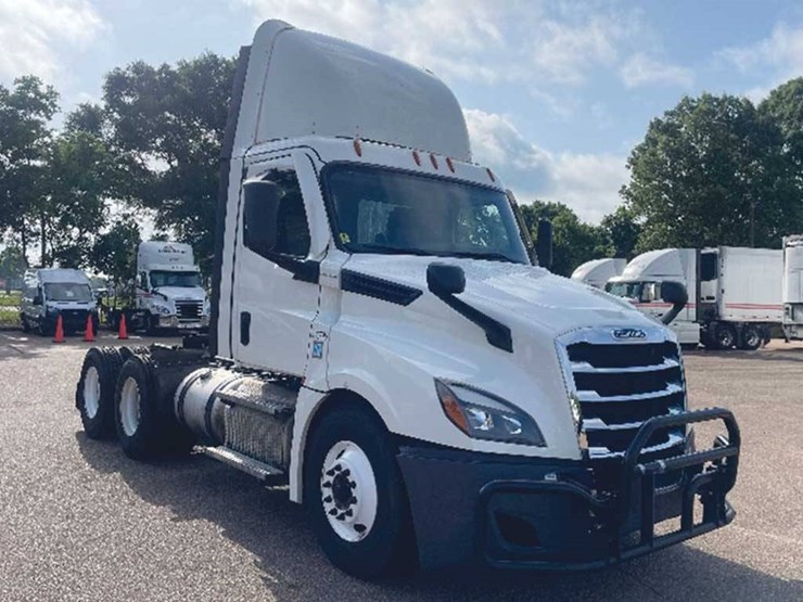 2022-freightliner-cascadia-126-image-1