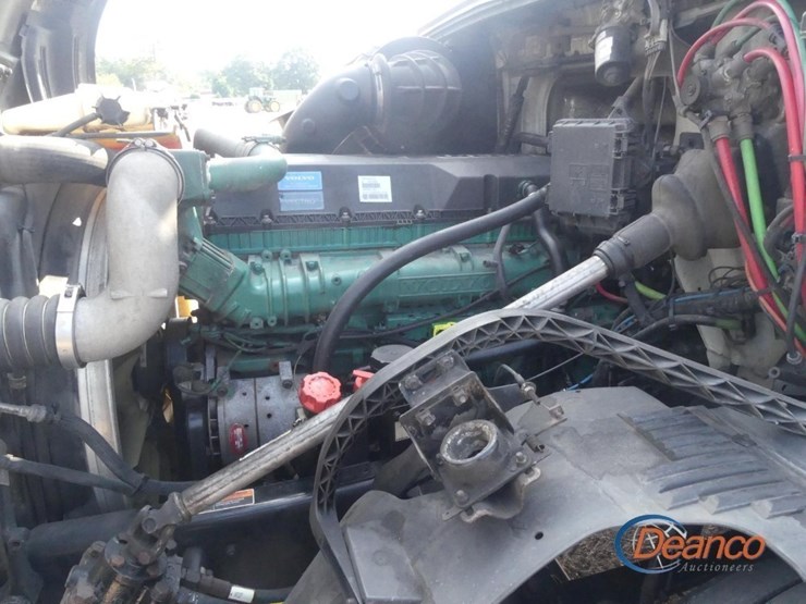 2016-volvo-vnl-truck-tractor,-s/n-4v4nc9eh1gn951258:-t/a,-sleeper,-volvo-d13-425hp-eng.,-ishift-auto,-12.5k-front,-38k-rears,-295/75r22.5-tires,-875k-mi.-image-9