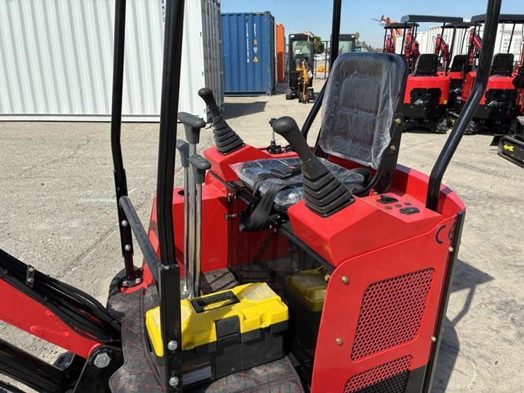 2025-vicsec-vc15-hydraulic-excavator-image-15